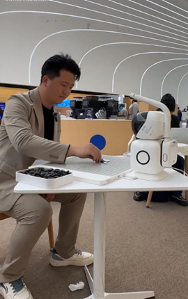 用AI尋找AI，在2025中關(guān)村論壇年會(huì )打卡新亮點(diǎn)