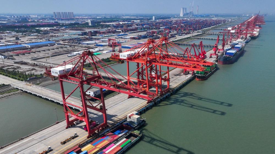 江蘇太倉港：港口運輸忙