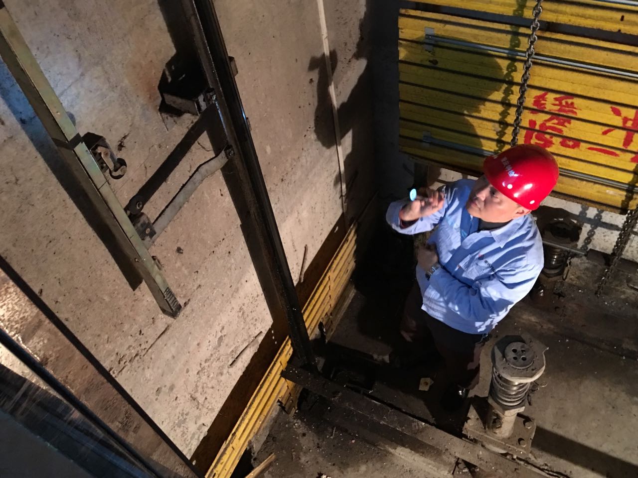 “電梯醫生”聽(tīng)觸斷癥老舊電梯