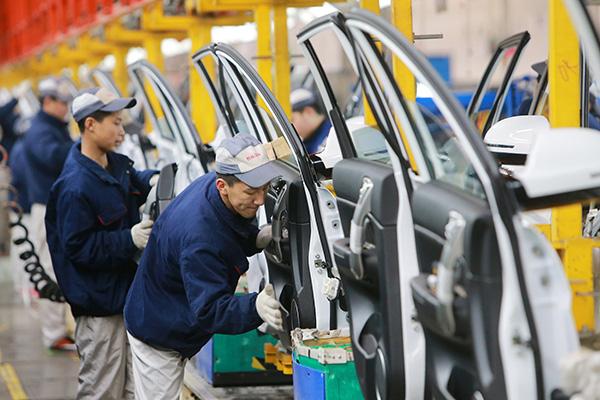 中國經(jīng)濟大盤(pán)"穩"、結構"進(jìn)"