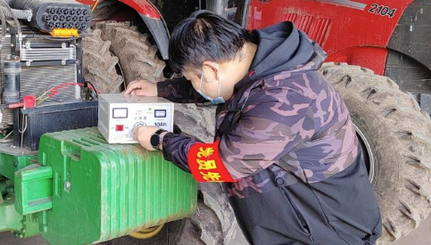 希望的田野上，有他們奔忙的身影