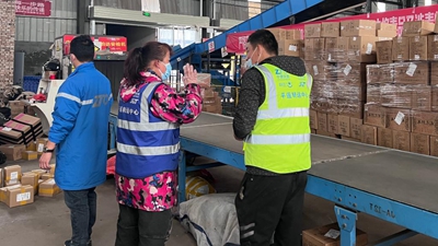 這個(gè)快遞園區有一支“無(wú)聲的力量”