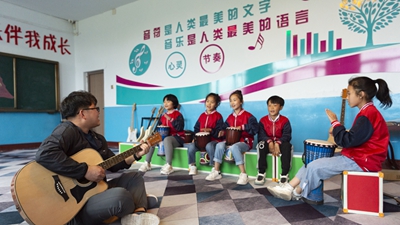 在東北鄉村，他們上演現實(shí)版&ldquo;放牛班的春天&rdquo;