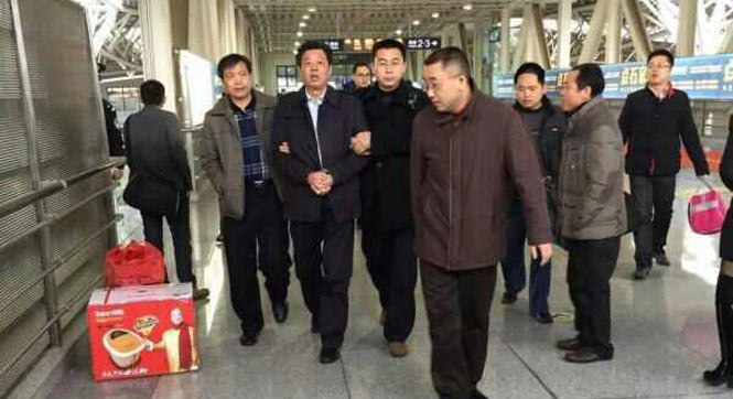 湖南岳陽(yáng)副市長(cháng)陳四海被立案偵查 被帶走照曝光