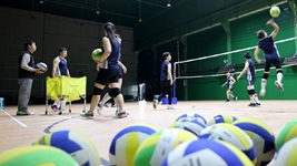 古稀之年，他用熱愛(ài)拉長(cháng)排球生涯