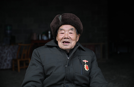 “死守陣地，決不能后退一寸”——記抗美援朝老兵黃忠茂