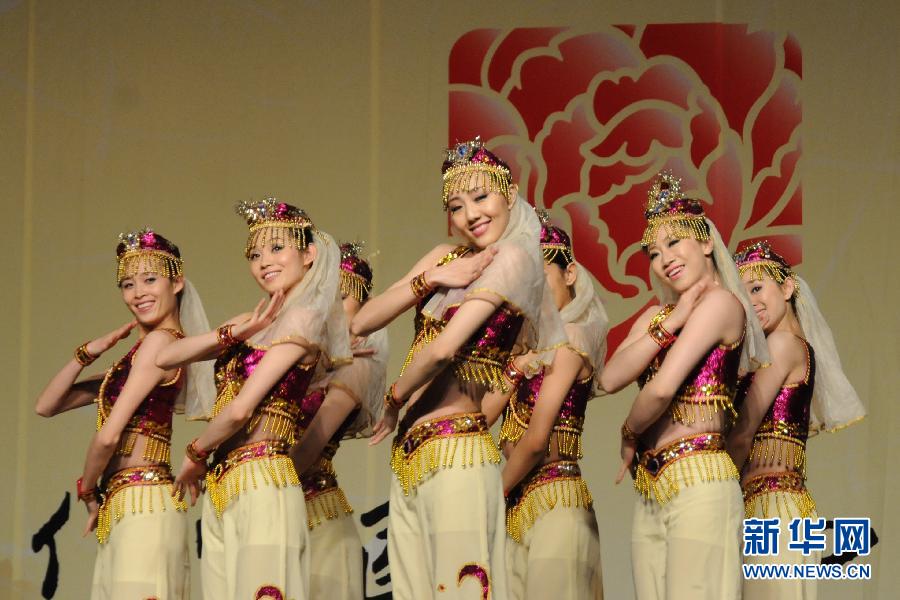 “四海同春”藝術(shù)團圓滿(mǎn)結束美加演出