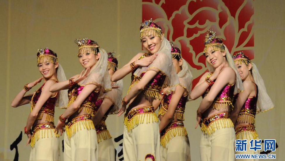 “四海同春”藝術(shù)團圓滿(mǎn)結束美加演出