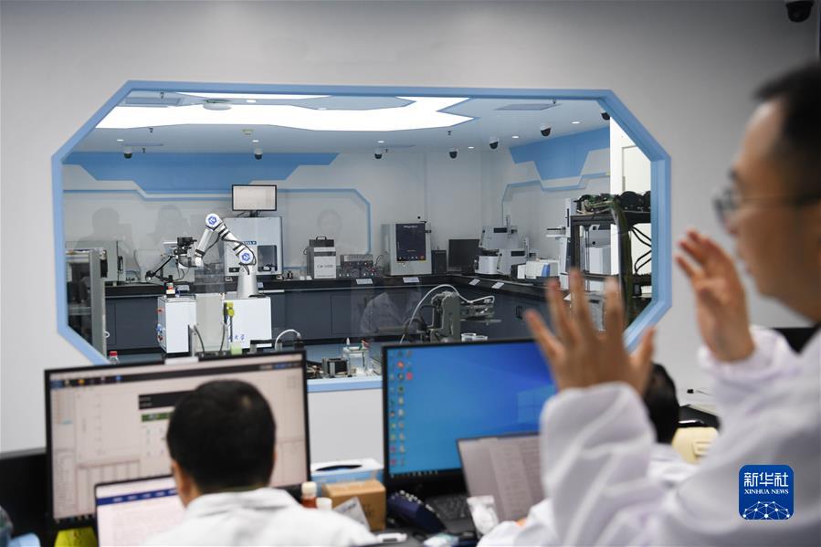 (新華全媒+)(4) “機器化學(xué)家”賦能科學(xué)研究