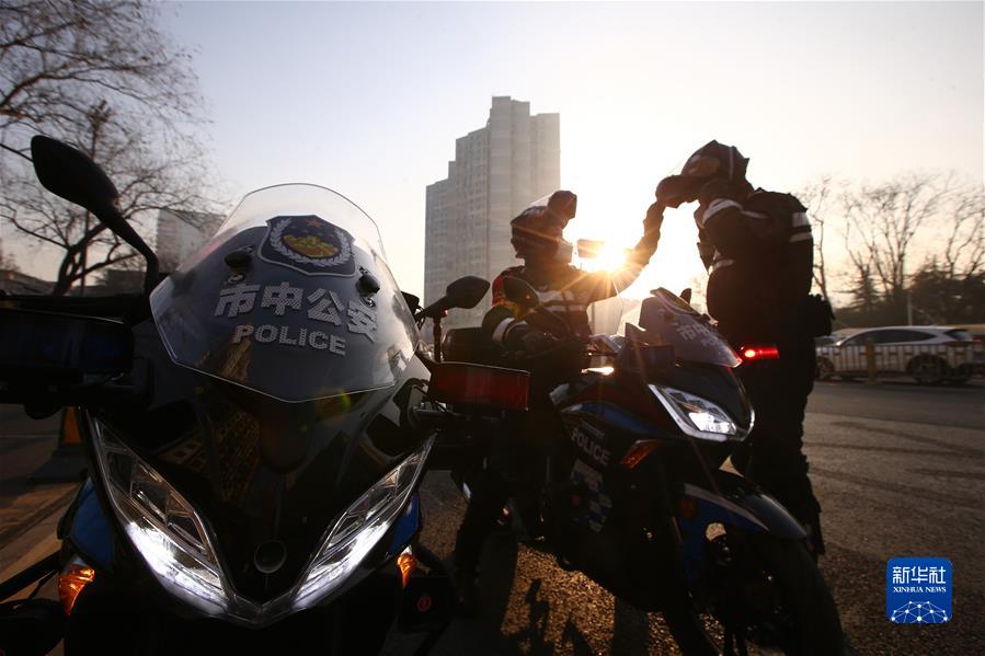 #（社會(huì )）（15）堅守崗位迎新年