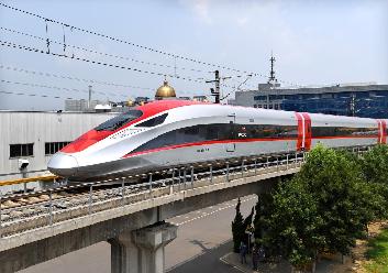 新華全媒+|我國出口印尼雅萬(wàn)高速動(dòng)車(chē)組在青島下線(xiàn)