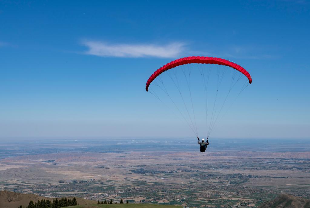 體育地理丨滑翔，瞰大美新疆