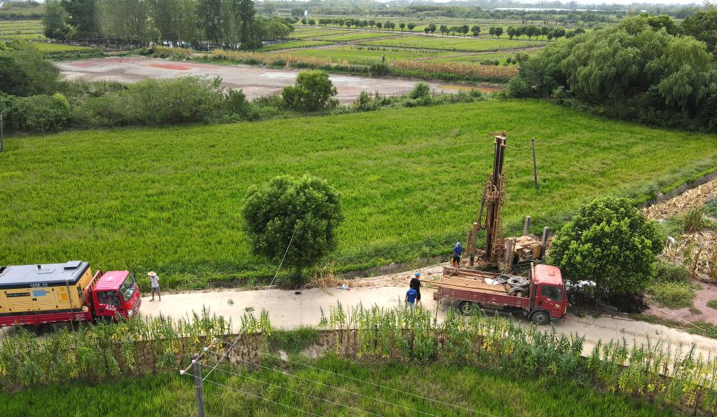 安徽肥西:抗旱保民生