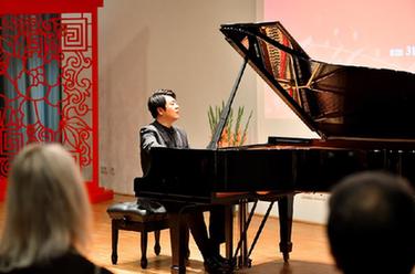 慶祝中德建交50周年郎朗鋼琴音樂(lè )會(huì )在柏林舉行