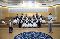 新華全媒+丨這一天，我們?yōu)閻?ài)而歌