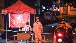 新華全媒+丨貴陽(yáng)：微光“守夜人” 同心戰疫情