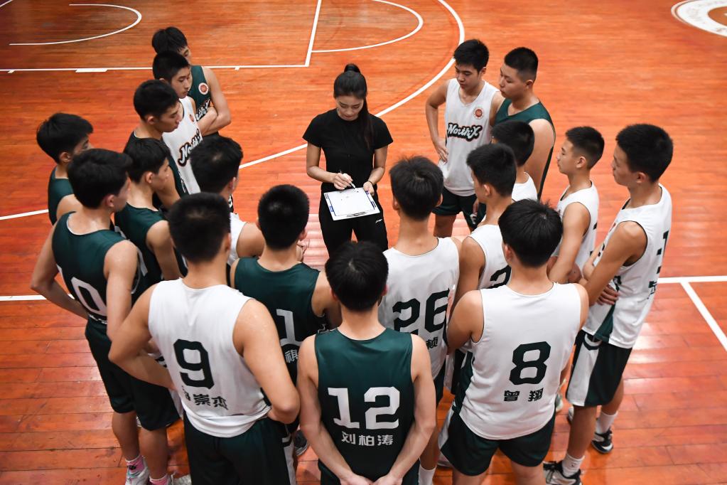 新華全媒+｜是教師也是教練，這個(gè)“95后”女孩帶出全國冠軍