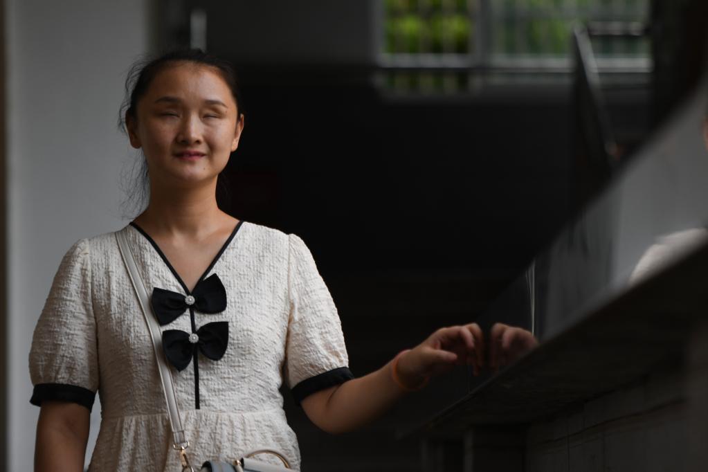 盲人教師張晨:用音樂(lè )之光照亮殘障孩子心田