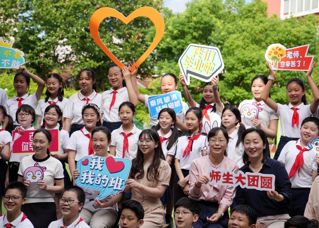新華全媒+丨今天，師生重聚，班集體團圓