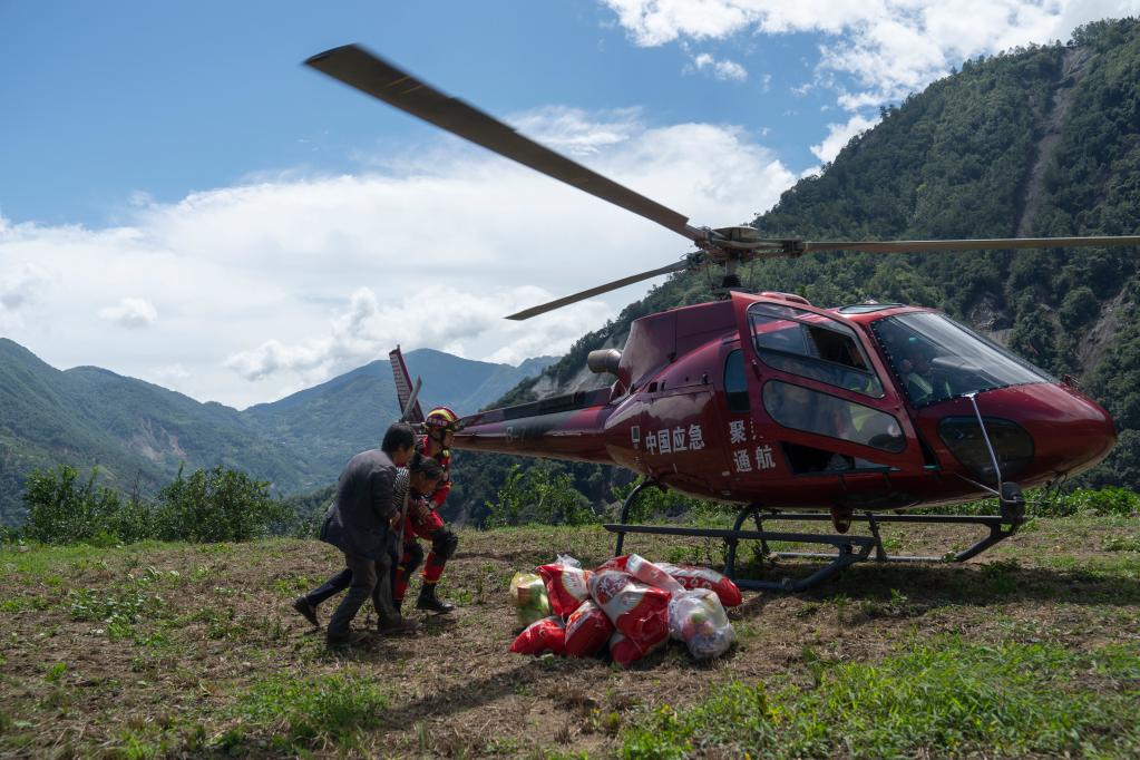 特寫(xiě):四川震區石棉縣幸福村的中秋