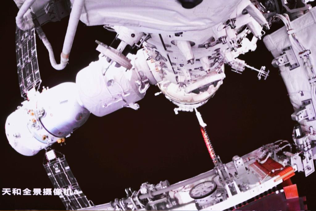 我國成功實(shí)施問(wèn)天實(shí)驗艙轉位 中國空間站組合體轉為兩艙“L”構型在軌飛行