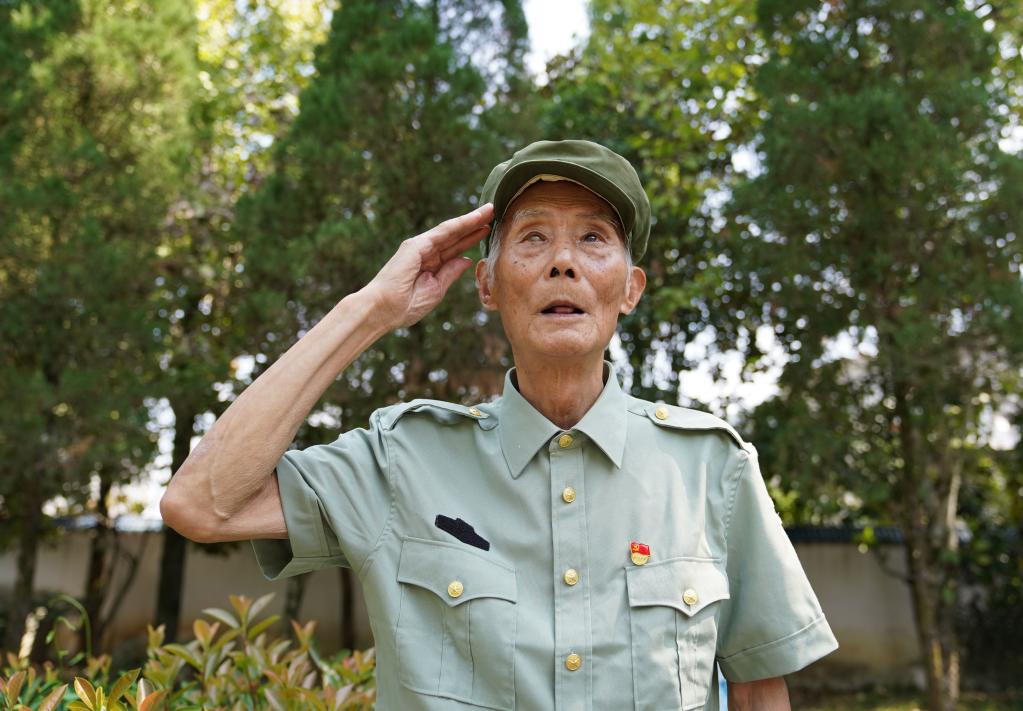 新華全媒＋丨一個(gè)人、一家人、一村人——守護英烈的三個(gè)故事