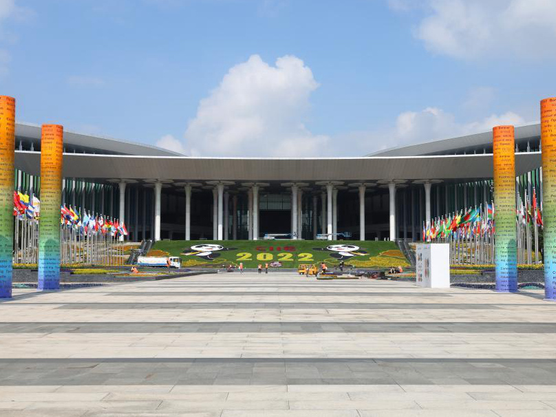 上海:進(jìn)博場(chǎng)館加緊裝飾迎盛會(huì )