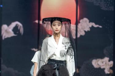 絲路云裳·七彩云南2022民族賽裝文化節拉開(kāi)帷幕