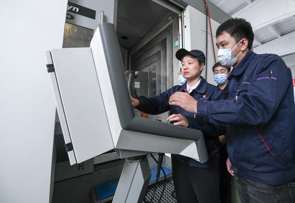 新華全媒+·二十大代表在基層丨苗秀:為國家制造業(yè)發(fā)展輸送業(yè)務(wù)精湛的高技能勞動(dòng)者