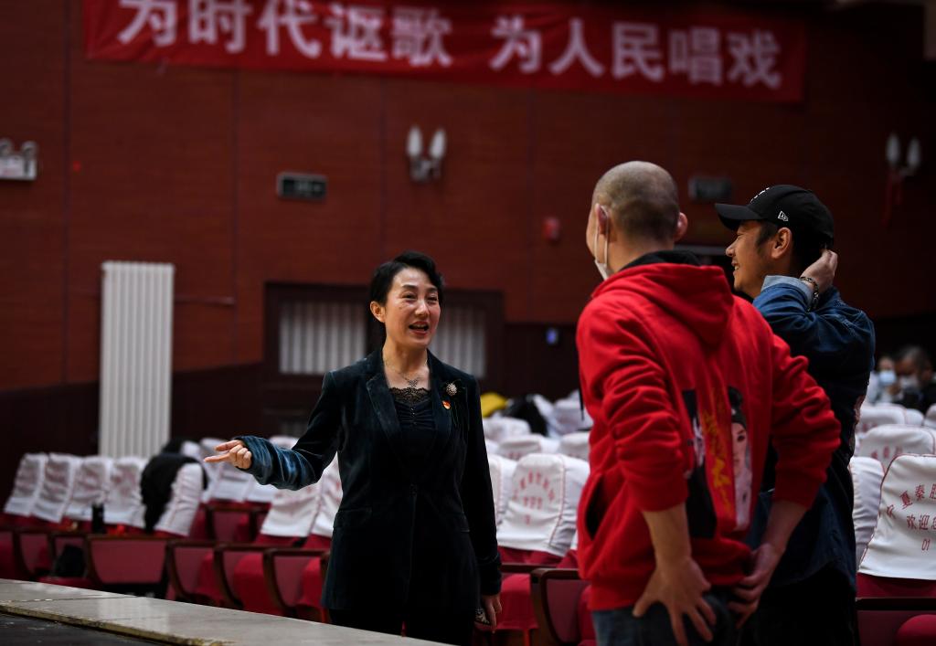 新華全媒+·二十大代表在基層丨侯艷:創(chuàng )排文藝節目 生動(dòng)宣講二十大精神