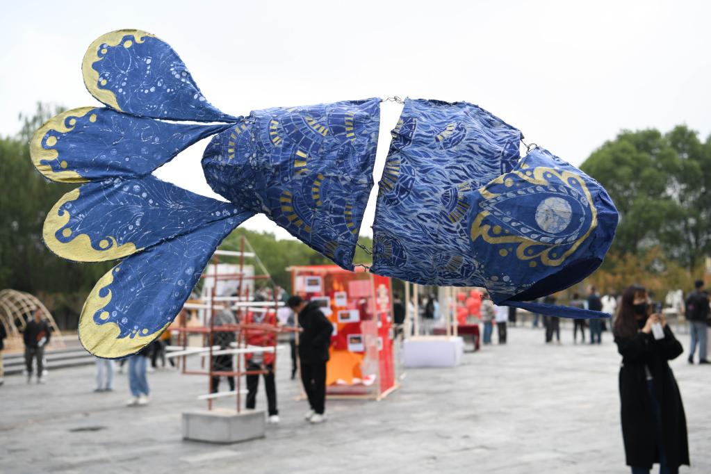 合肥:校園里舉辦藝術(shù)展