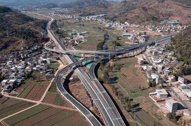 四川涼山:交通建設助力鄉村振興