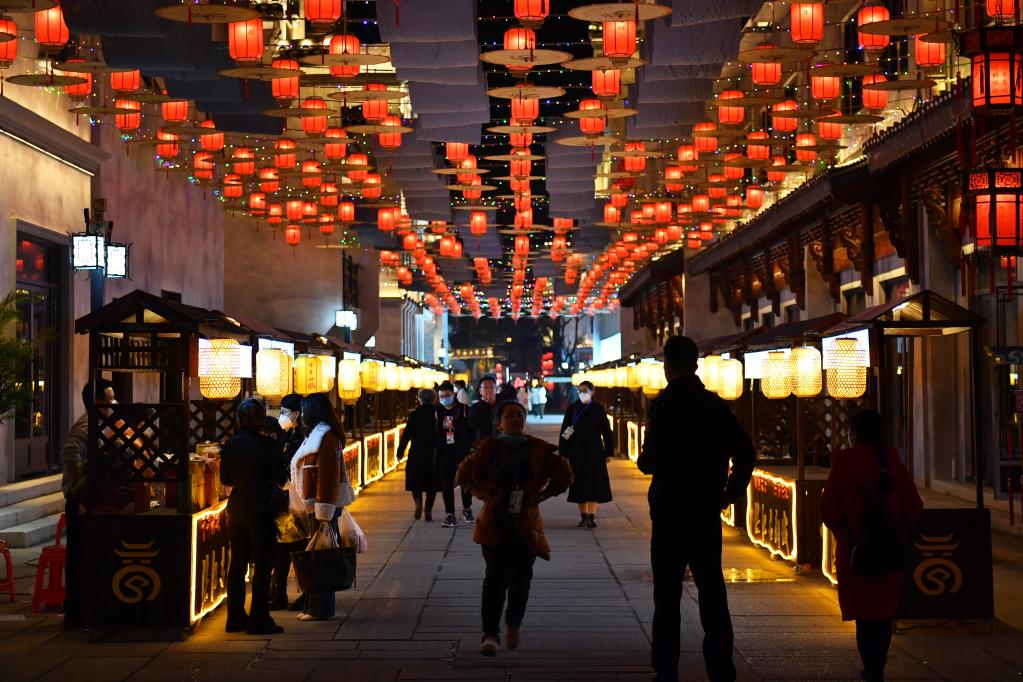 新華全媒+｜夜經(jīng)濟“點(diǎn)亮”古商城