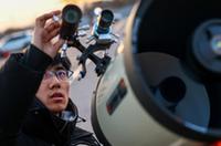 新華全媒＋丨“追星”青年，記錄中國空間站“成長(cháng)”