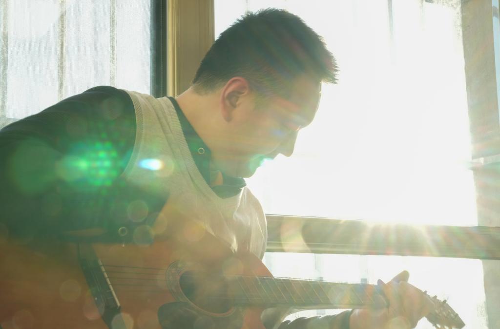 新華全媒+丨微光里，他“看”見(jiàn)世界杯