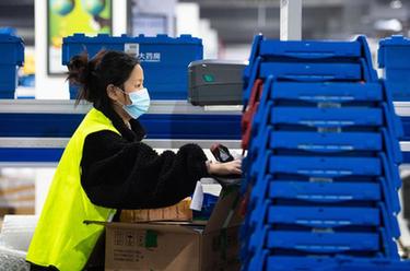 湖南長(cháng)沙:藥房物流中心全力保供應