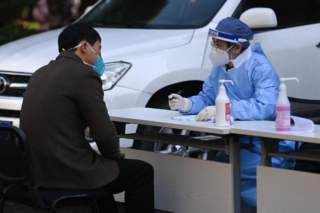 新華全媒+|浙江杭州:“發(fā)熱門(mén)診”移動(dòng)診療 暖心服務(wù)社區群眾