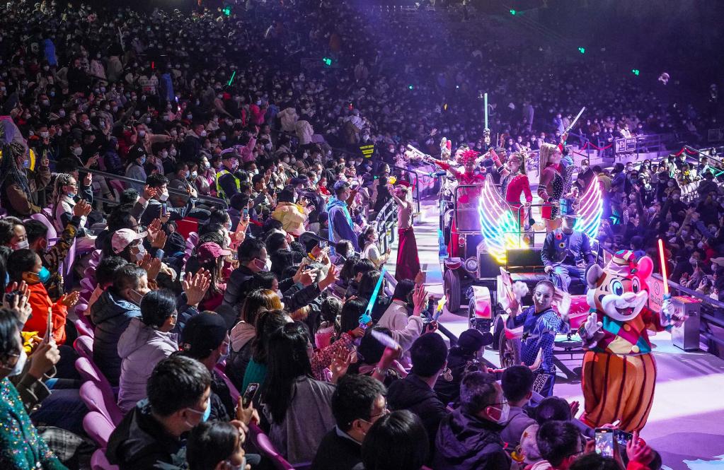 新華全媒+丨歡樂(lè )假期消費旺