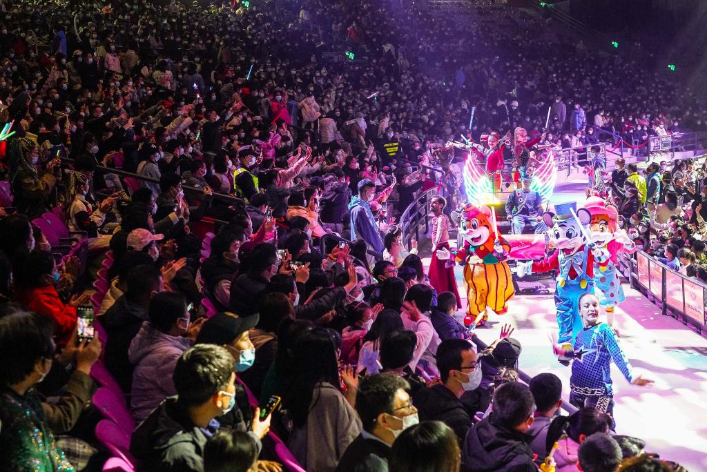 新華全媒＋｜元旦假期消費市場(chǎng)：人氣漸旺，暖意漸濃