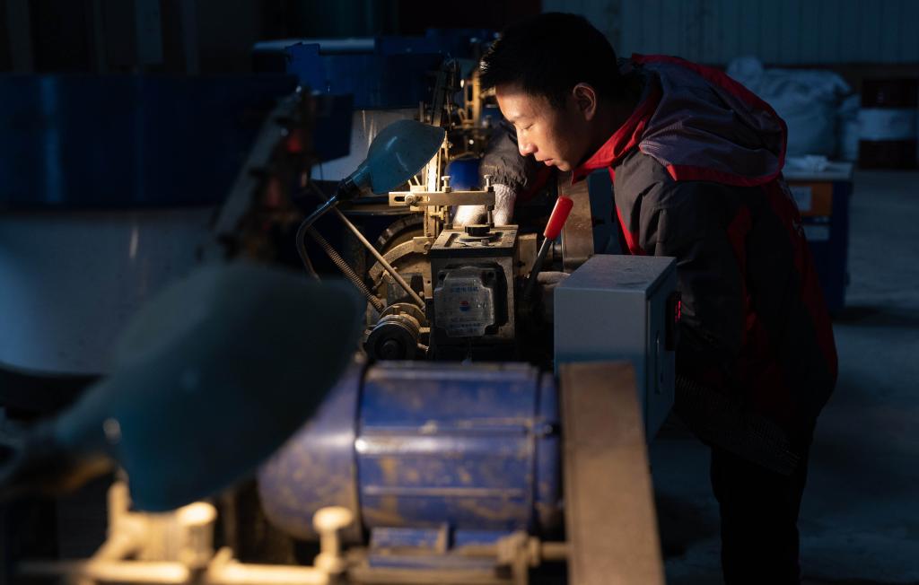 四川會(huì )東:“移民就業(yè)車(chē)間”讓移民群眾安居樂(lè )業(yè)