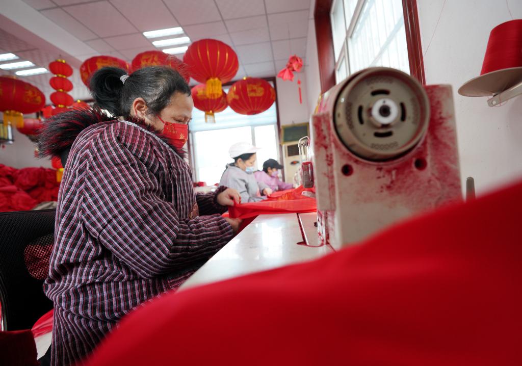 河北沙河:趕制紅燈籠迎新春