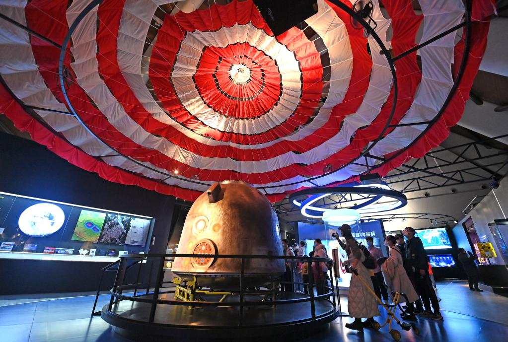 新華全媒+丨來(lái)這里探索星辰與大海——國家海洋博物館里的星空“課堂”