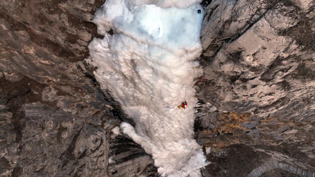 河北邢臺：壯美冰壁引客來(lái)