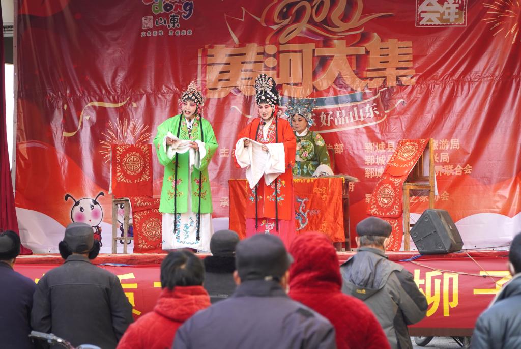 山東：寒冬時(shí)節送戲下鄉