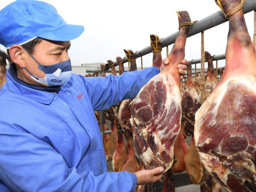 浙江金華:曬制火腿迎豐年