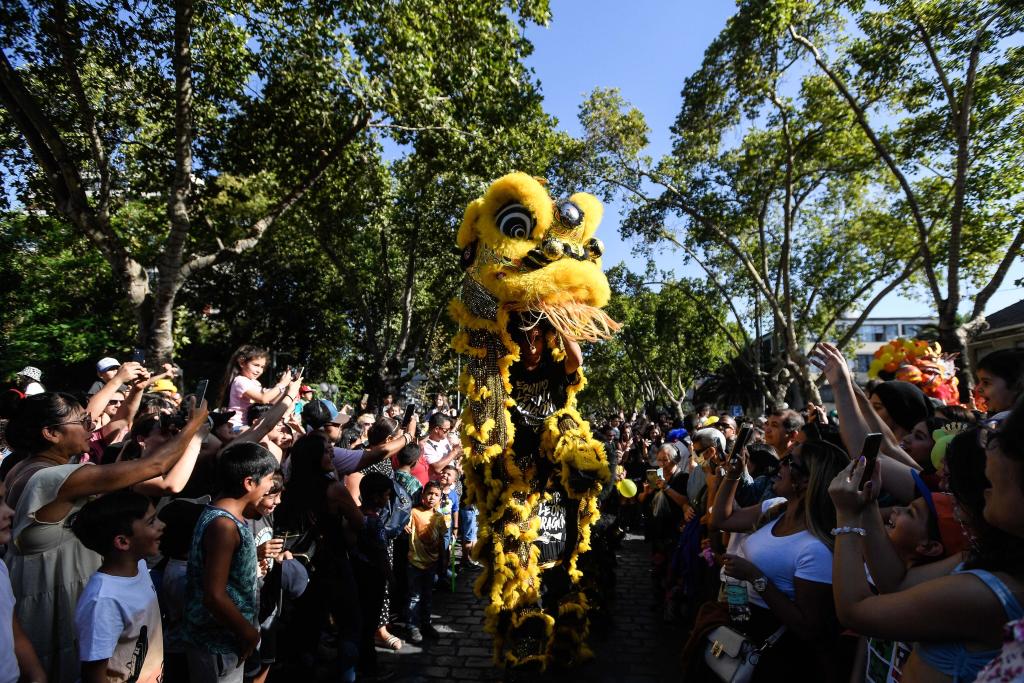 智利首都舉行盛大春節慶?；顒?dòng)