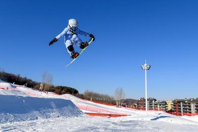 新華全媒+丨飛翔吧，滑雪少年