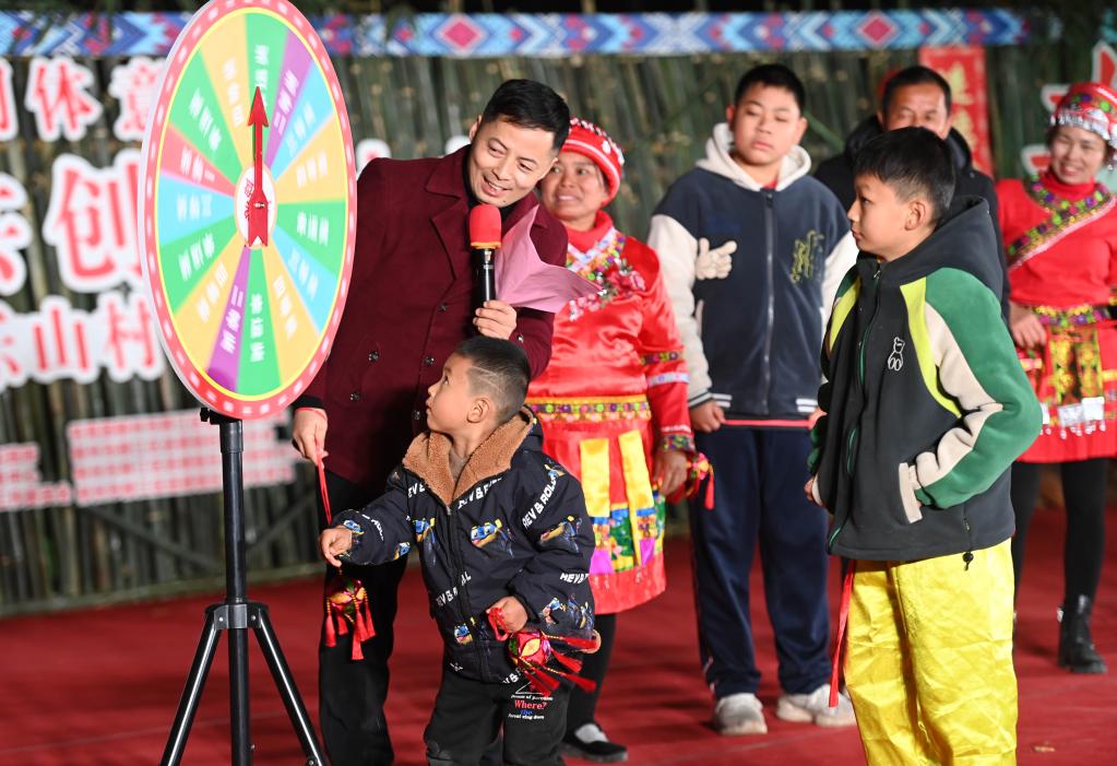 廣西柳江:“村晚”迎新春