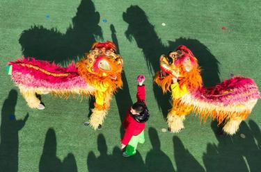 河北遵化:民俗演出迎新春