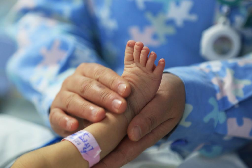 堅守崗位過(guò)大年